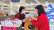 主任致贈市長紅包給志工 (另開新視窗)