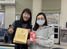 主任發放寶貝檔案盒、紅包及寶寶襪 (另開新視窗)