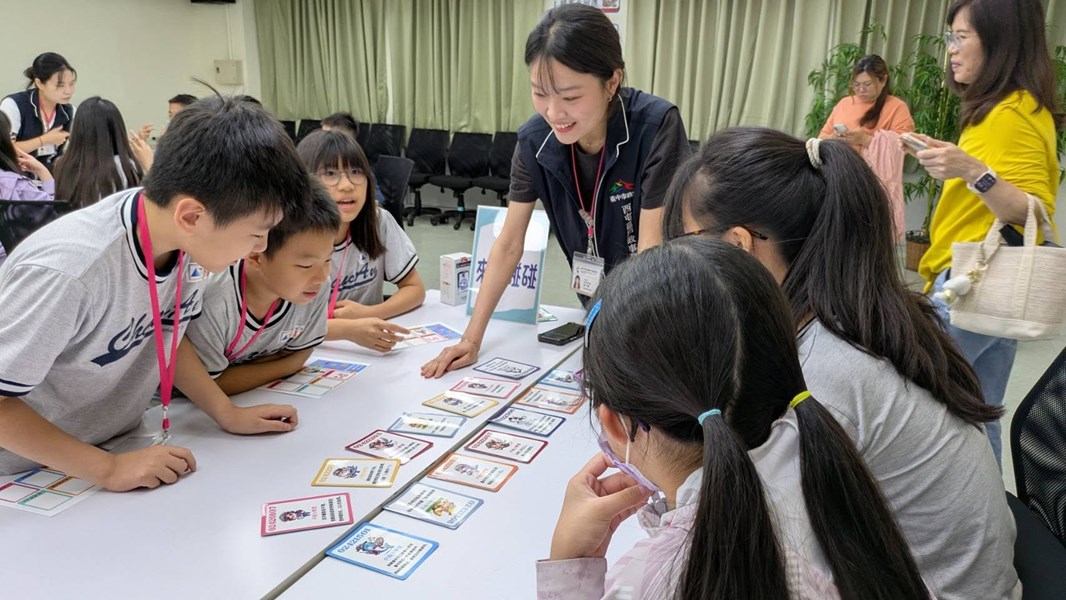 戶政來個碰碰卡牌遊戲闖關活動現場 (另開新視窗)