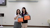 主任致贈禮品予帶隊師長 (另開新視窗)